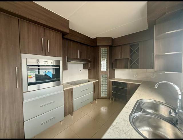 3 BEDROOM HOUSE FOR SALE IN VANDERBIJLPARK SE 6